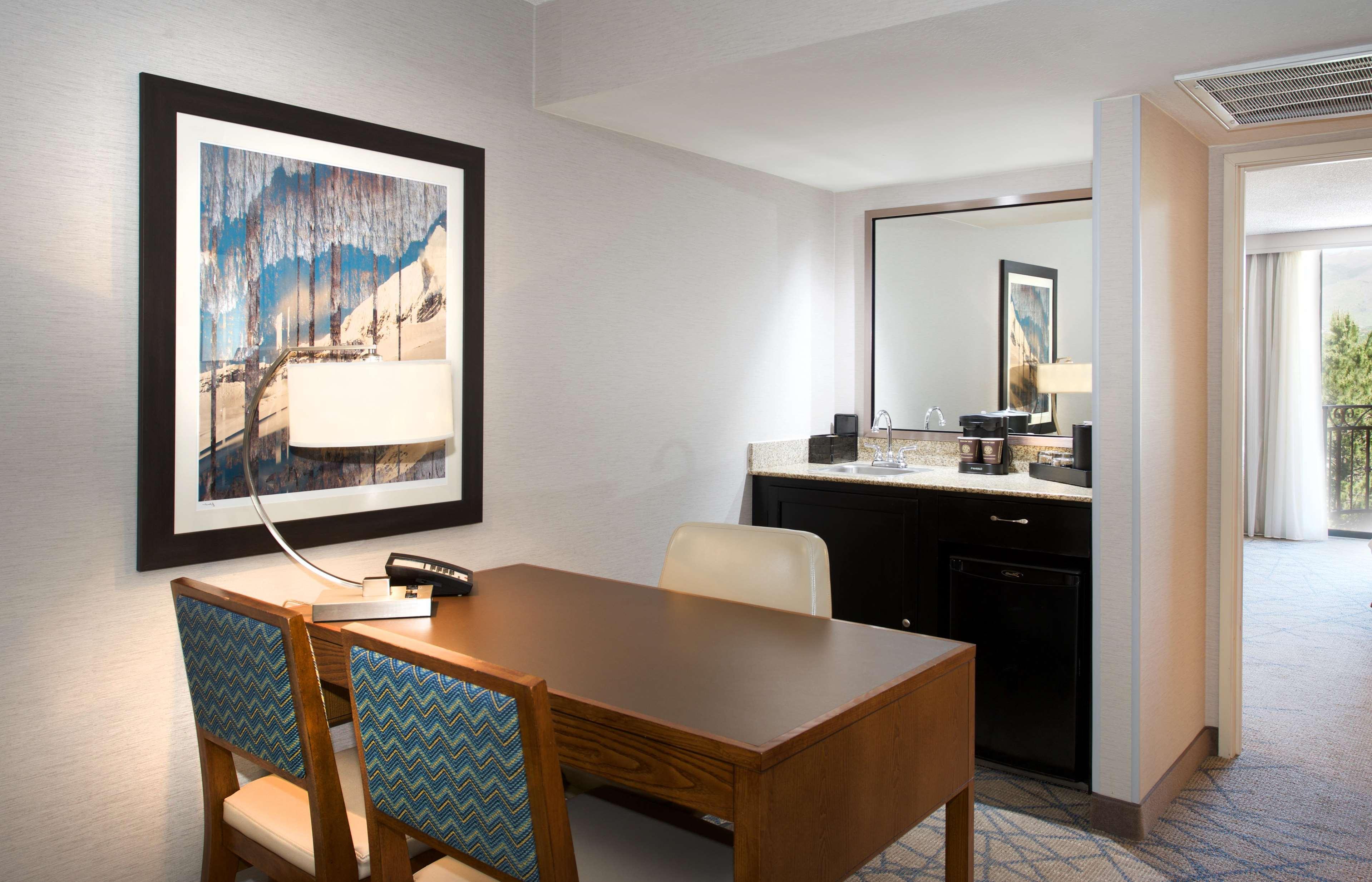 Embassy Suites By Hilton Colorado Springs Eksteriør bilde